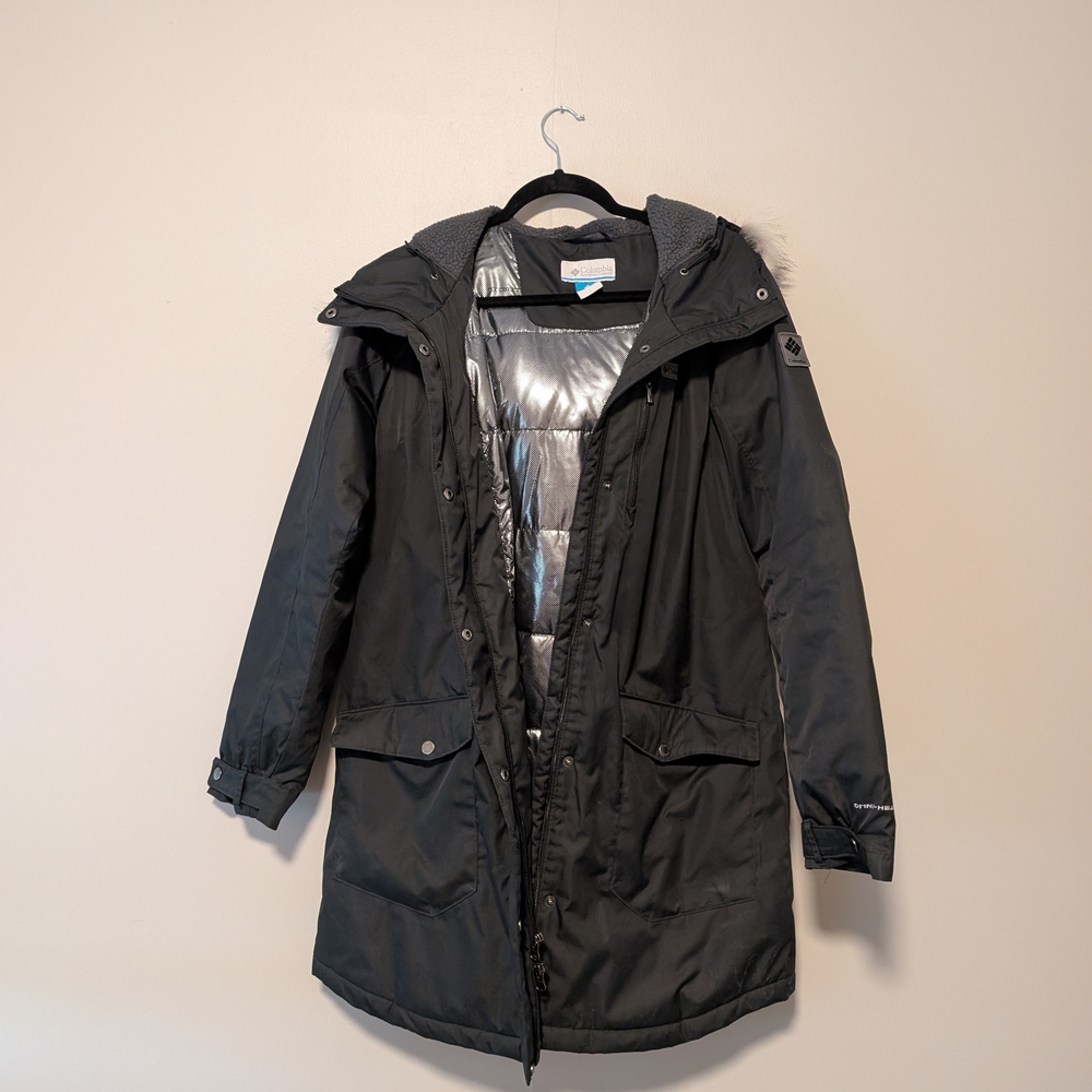 Columbia Black Ski Jacket with Hood and Weather-Resistant Material